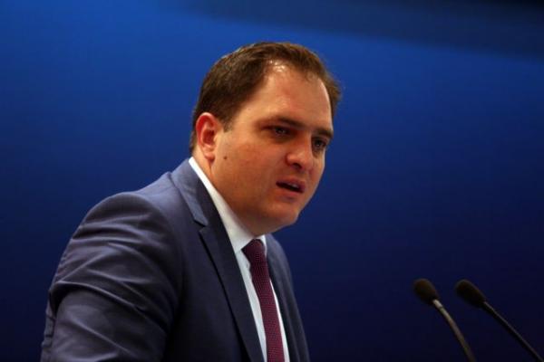 Στο στόχαστρο της Εφορίας οι άδειες παραμονής αλλοδαπών