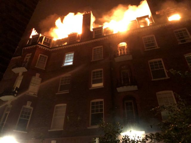 Βρετανία: Υπό έλεγχο η πυρκαγιά σε πολυκατοικία στο Λονδίνο [εικόνες]