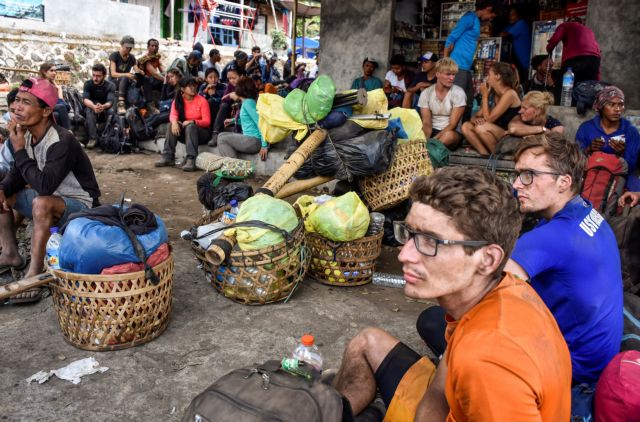 Ινδονησία: Απεγκλώβισαν 560 περιπατητές αποκλεισμένους σε ηφαίστειο