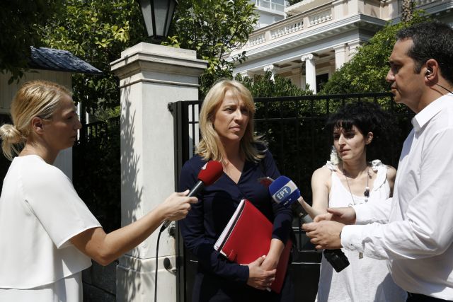 Διαψεύδει η Δούρου τον δήμαρχο Ραφήνας για τα πλαστά έγγραφα