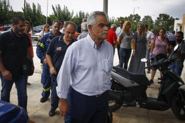 «Βιδω-μένοι» στις καρέκλες