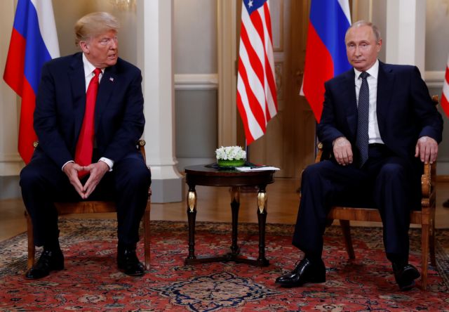 Σε εξέλιξη η συνάντηση κορυφής Τραμπ-Πούτιν - Ξεκίνησε με... παιχνίδια εξουσίας