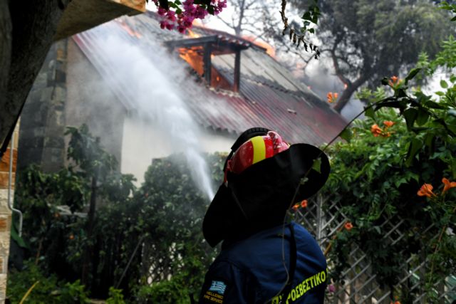 ΔΕΗ: Διαγράφονται οι οφειλές των πληγέντων από τις πυρκαγιές