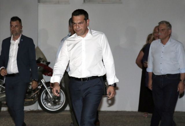 Ο Τσίπρας και τα 44 «καυτά» κεράκια