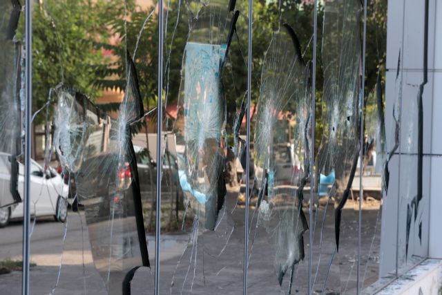 Επίθεση Ρουβίκωνα στη ΔΟΥ Ψυχικού [εικόνες]