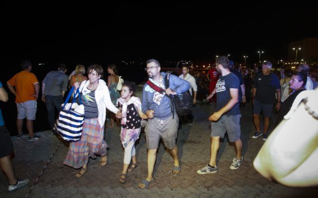 Σαντορινιός: Απεγκλωβίστηκαν 689 άνθρωποι απ’ τις ακτές της Ραφήνας