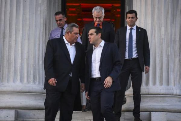 Editorial Ta Nea: Grotesque