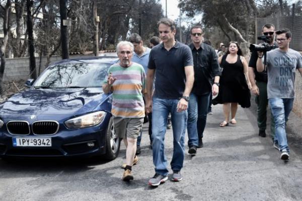 Mitsotakis visits fire-stricken areas, bars video coverage