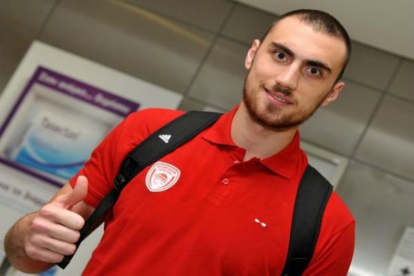 Ολυμπιακός: Παραμένει στο λιμάνι ο Μιλουτίνοφ