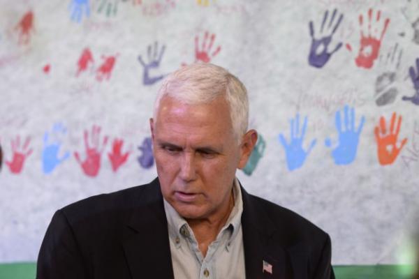 Pence, Tsipras discuss FYROM accord, economic cooperation in telephone conversation