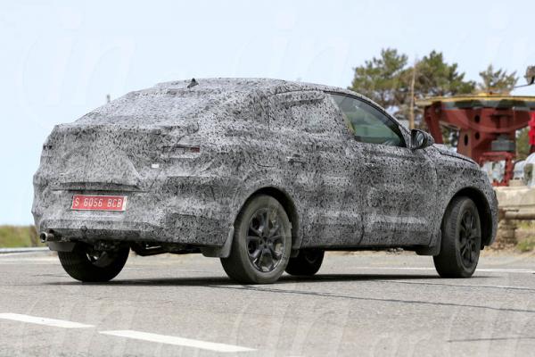 Renault Captur Coupe: Ανεπίσημη πρώτη