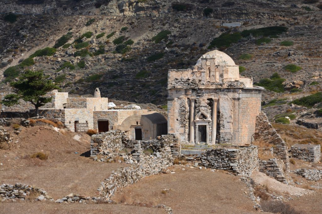 Εντυπωσιακό ναόμορφο μαυσωλείο το ταφικό μνημείο στη Σίκινο