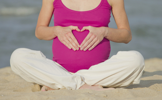 Καλοκαίρι και εγκυμοσύνη: Τι να προσέξουν οι μέλλουσες μαμάδες