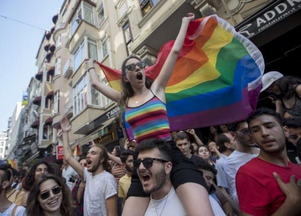 Gay Pride στην Κωνσταντινούπολη παρά την απαγόρευση των αρχών