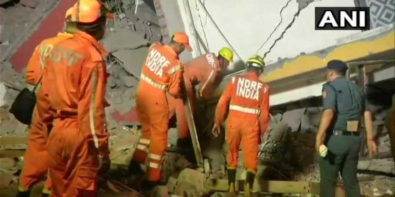 Κατέρρευσε κτίριο στο Νέο Δελχί, τουλάχιστον 2 νεκροί (βίντεο)
