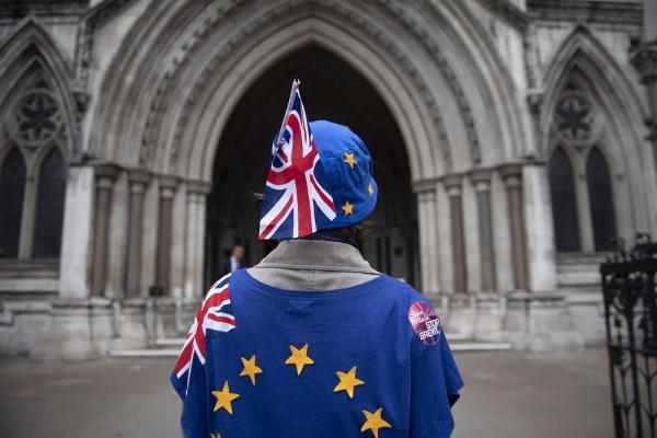 Μπαρνιέ: Πολλά αναπάντητα ερωτήματα για το Brexit