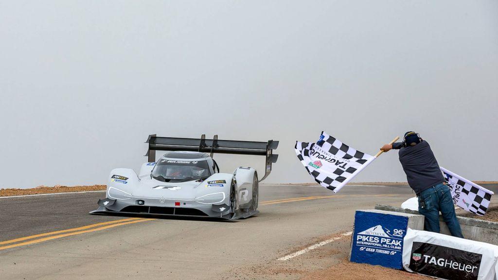 To ρεκόρ του VW I.D. R EV στο Pikes Peak… από ψηλά