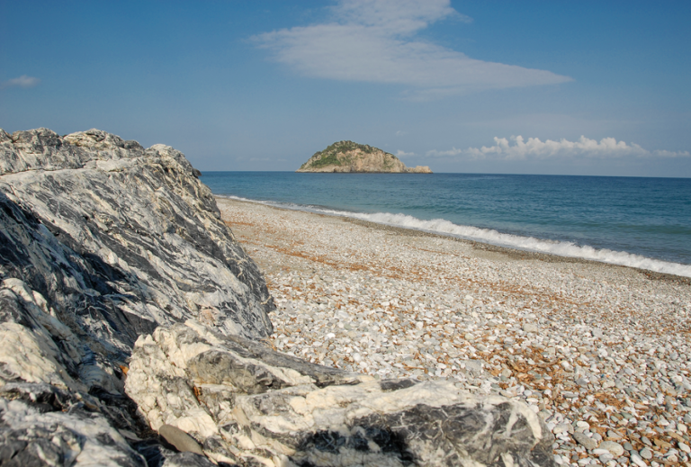 Χιλιαδού: Η ονομαστή παραλία της Εύβοιας