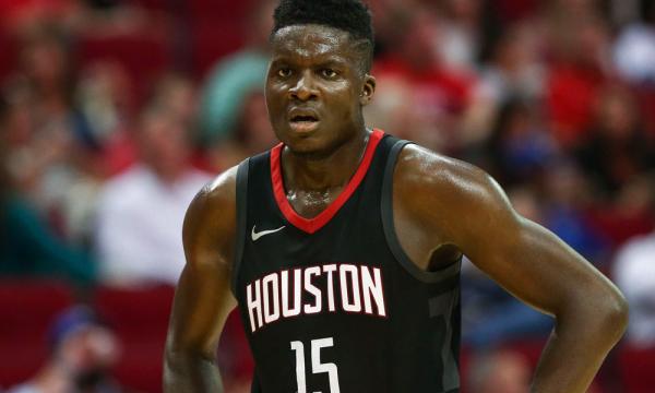 Κλείνει στους Ρόκετς ο Καπέλα