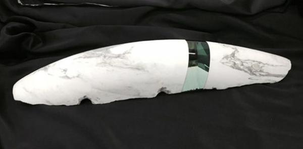 Γλυπτά από γυαλί και πέτρα