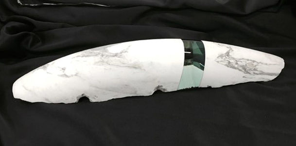 Γλυπτά από γυαλί και πέτρα