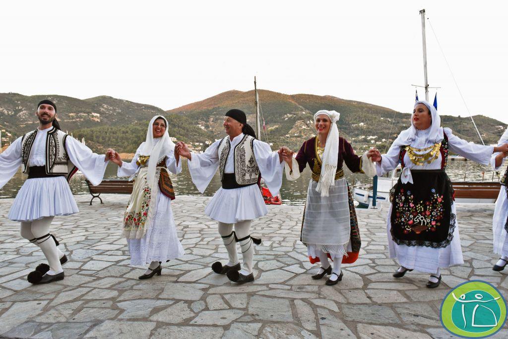 Ας αρχίσουν οι χοροί στη Σκόπελο