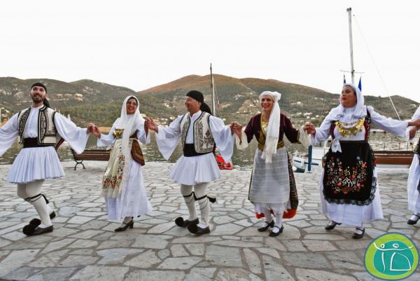 Ας αρχίσουν οι χοροί στη Σκόπελο
