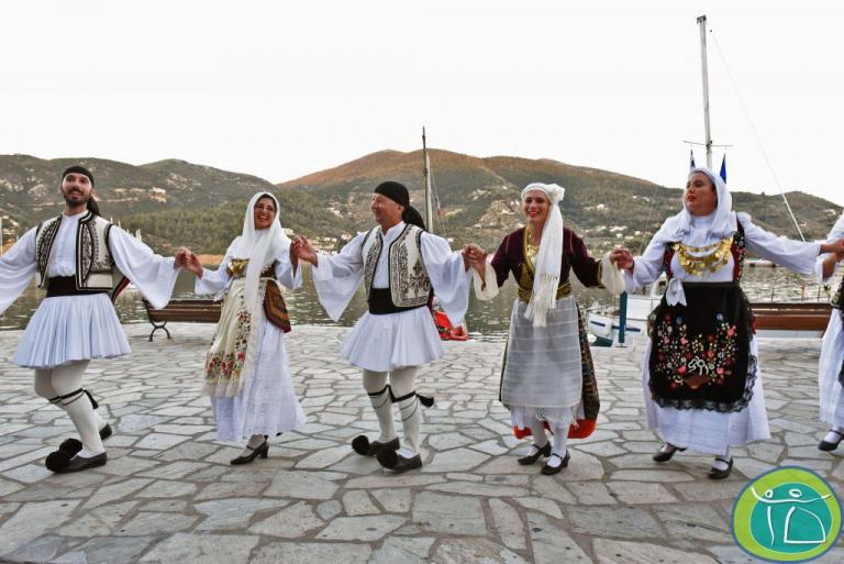 Ας αρχίσουν οι χοροί στη Σκόπελο