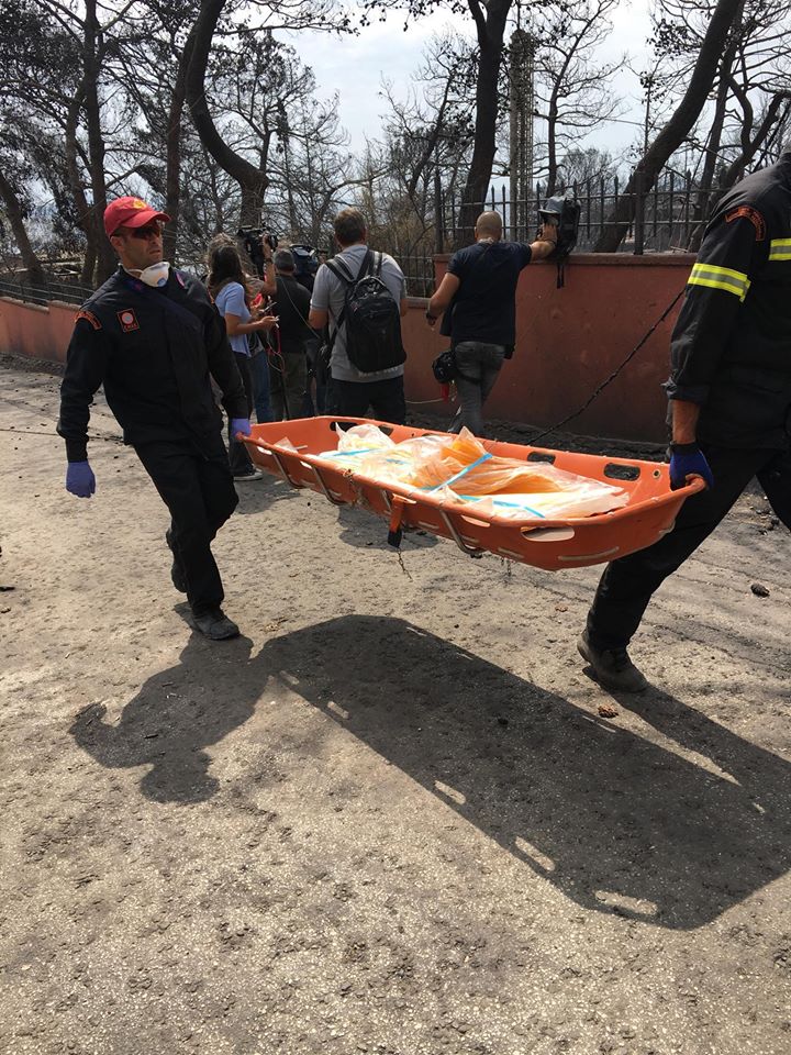 Δύσκολο το έργο της ταυτοποίησης των νεκρών