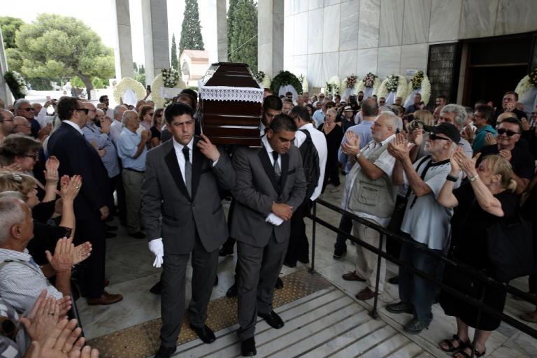 Το τελευταίο αντίο στον Μάνο Ελευθερίου