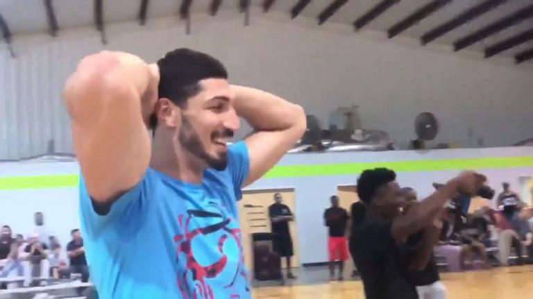 Πιτσιρικάς σε Καντέρ : Είσαι «σκουπίδι»