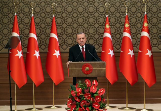 Ο οίκος S&P παρακολουθεί στενά την Τουρκία