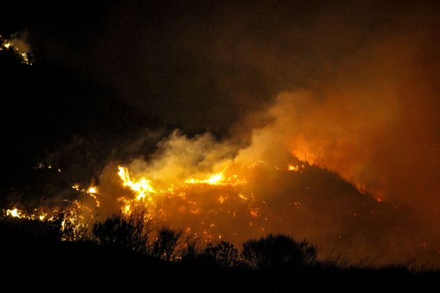 Πυρκαγιά ξέσπασε στην Παλαιά Σκάλα της Κεφαλονιάς