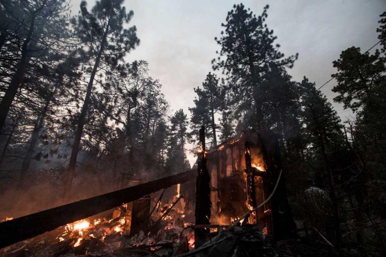 ΗΠΑ : Ανεξέλεγκτη η τεράστια δασική πυρκαγιά στη βόρεια Καλιφόρνια