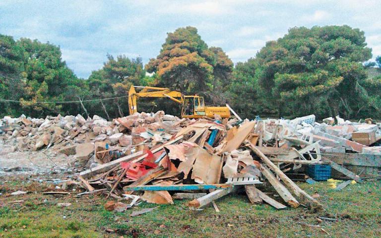 Η μεγάλη απάτη με τις κατεδαφίσεις αυθαιρέτων που προαναγγέλλει η κυβέρνηση