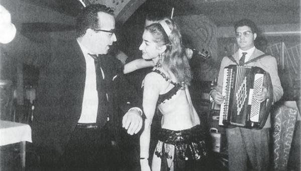 Δημήτρης Ν. Μανιάτης: Τα μαύρα γυαλιά του Πάνου και της Ιστορίας