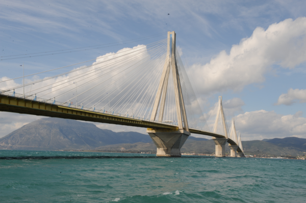 Αντίρριο, η γέφυρα και το κάστρο