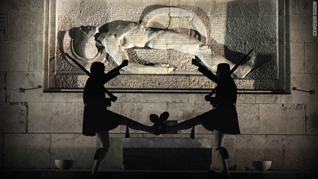 Ύποπτη βαλίτσα εντοπίστηκε στο μνημείο του Αγνώστου Στρατιώτη