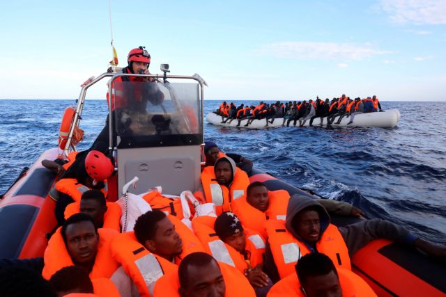 Στη Βαρκελώνη το πλοίο με του πρόσφυγες που «έδιωξαν» Ιταλία και Μάλτα