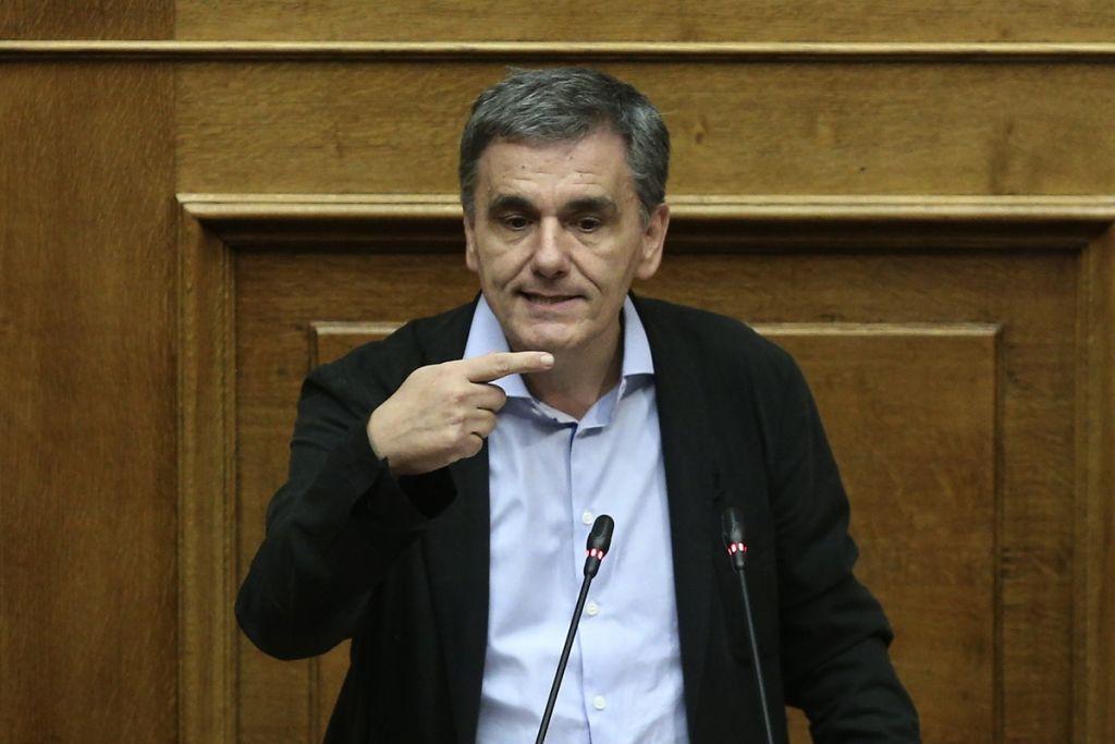 Ο Ευκλείδης αμφισβητεί τις… γραβάτες και σιωπά για τα πανηγύρια