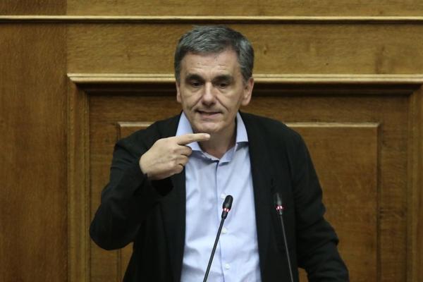 Ο Ευκλείδης αμφισβητεί τις… γραβάτες και σιωπά για τα πανηγύρια