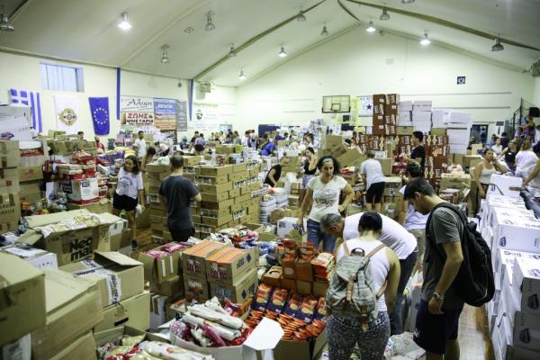 Οι Έλληνες άνοιξαν αγκαλιά και πορτοφόλι για τους πληγέντες από τις πυρκαγιές