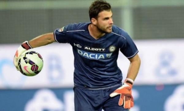 Φανέλα βασικού στον Καρνέζη μετά τον τραυματισμό του Μέρετ