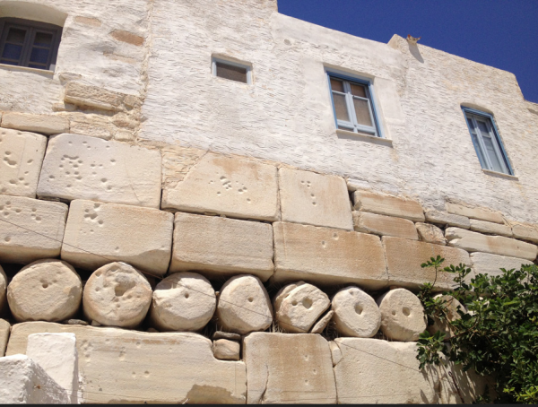 Πάρος: Μνήμες και μνημεία