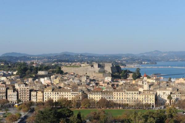 Πέντε Περιφέρειες συγκεντρώνουν το 84% των τουριστών που επισκέπτονται κάθε χρόνο την Ελλάδα