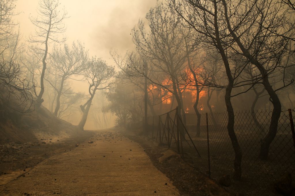 «Μετά τις φλόγες έρχεται η οργή» : Ο διεθνής Τύπος την επομένη των φονικών πυρκαγιών