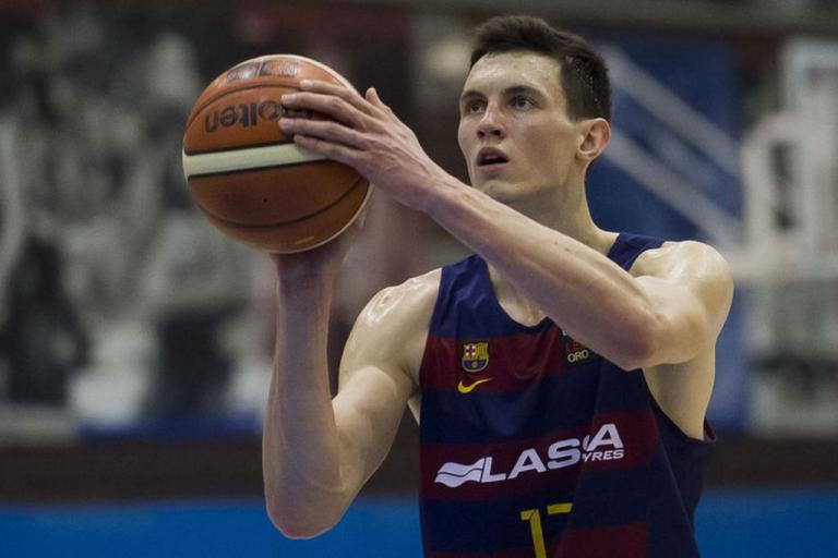 Συνεχίζει στο NBA o Κούρουκς