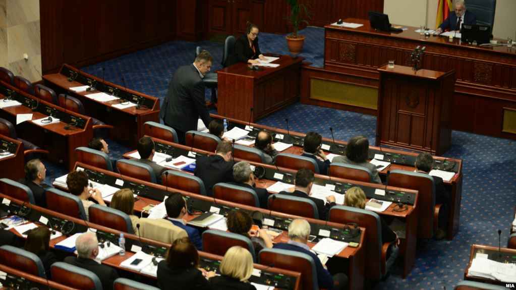 Υπερψηφίστηκε εκ νέου η συμφωνία των Πρεσπών από τη Βουλή των Σκοπίων