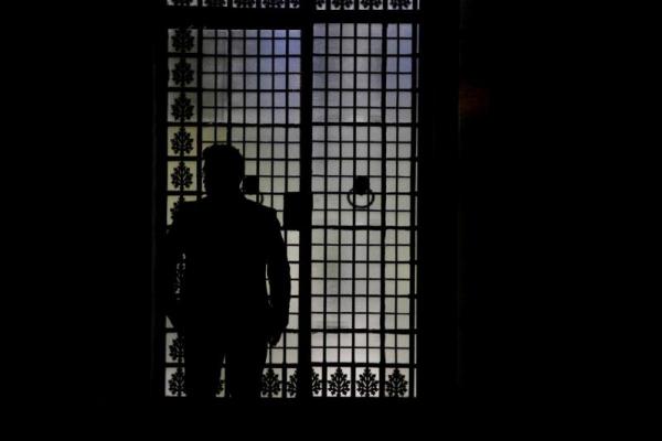 Η συνωμοσιολογία δεν είναι απάντηση