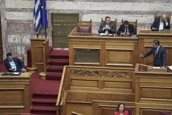 Μάχη πολιτικών αρχηγών στη Βουλή για την Οικονομία